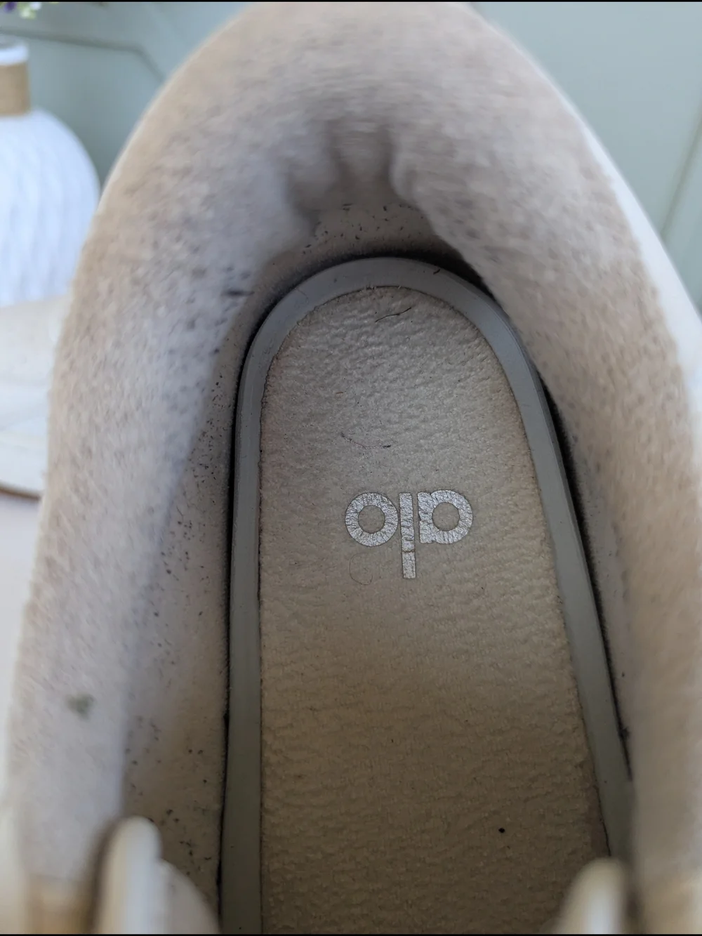 ALO Yoga White Women's Sneakers with Gum Sole - Picture 10 of 16